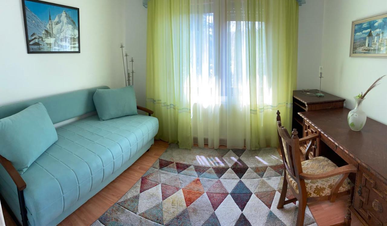 Feher Hattyu Panzio Oroshaza Luaran gambar